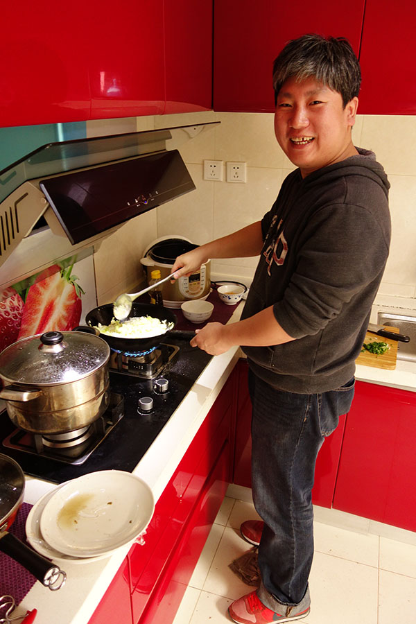 In the little cooking house, Chef Zhao whips up a batch of fried rice. (Jock Lauterer photo)