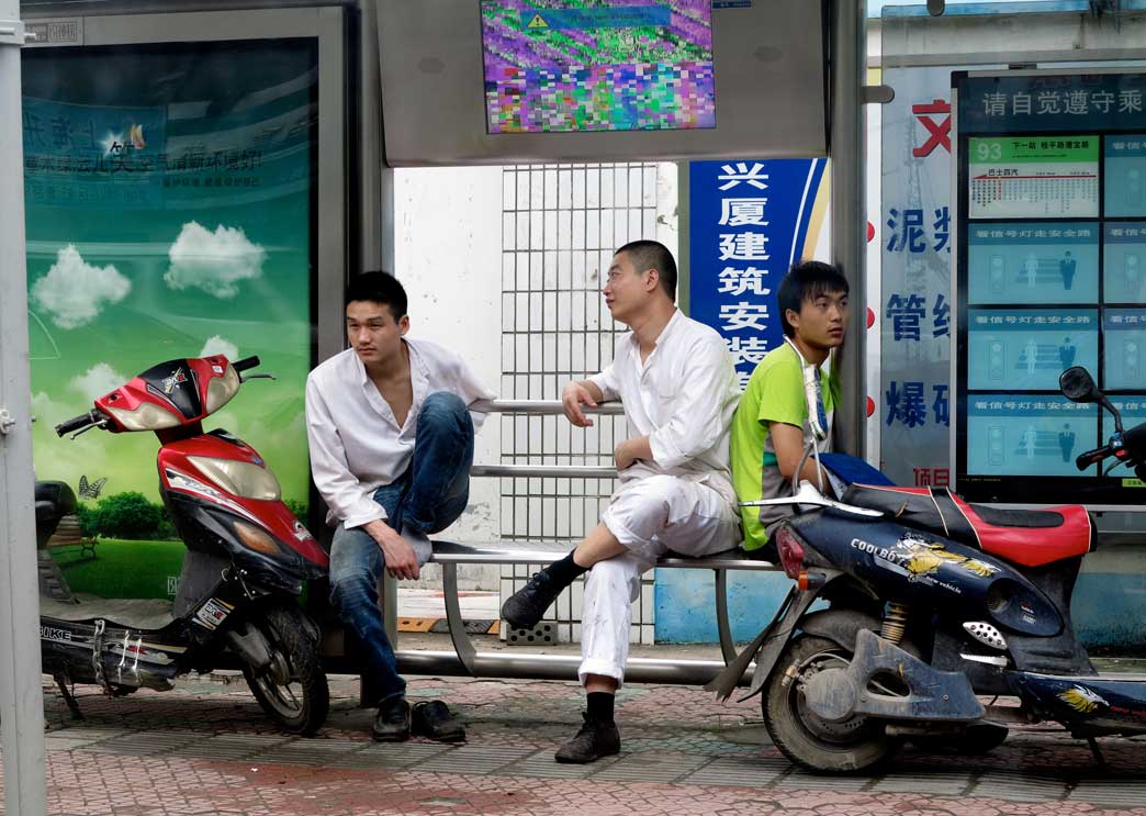 Three men in Shanghai, at their leisure. Jock Lauterer photo